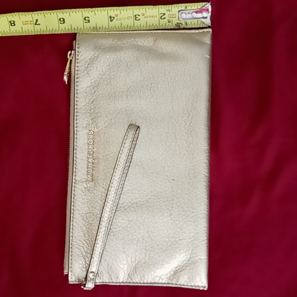 - Michael Kors"Jet Set" Gold Metallic Large Wristlet
